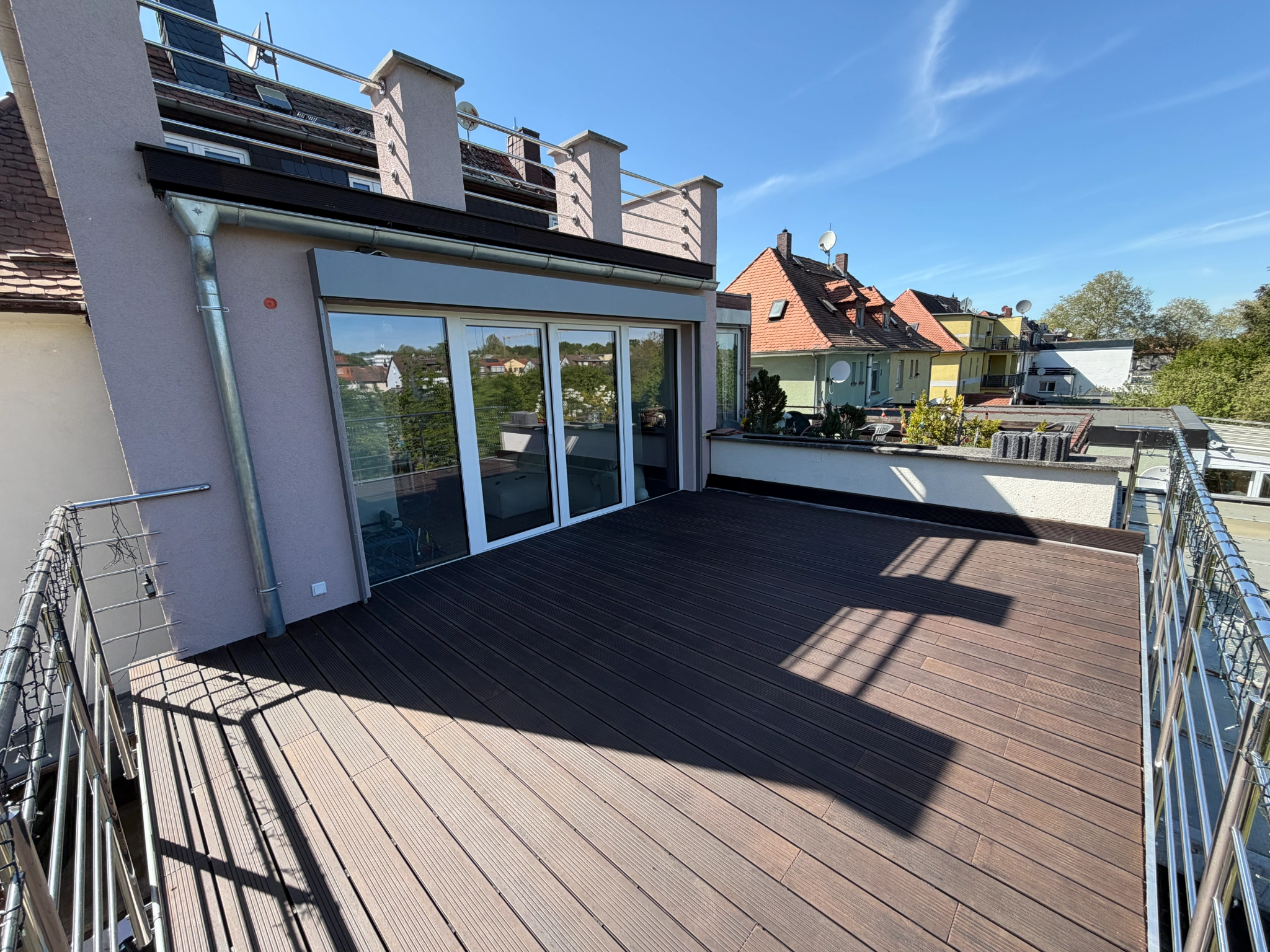 Dachterrasse mit Dielenbelag